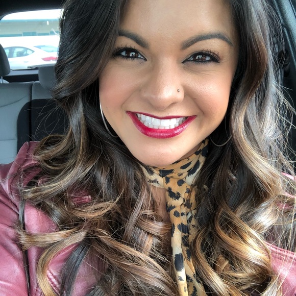 Meet your Posher, Mercedes - Picture 1 of 1